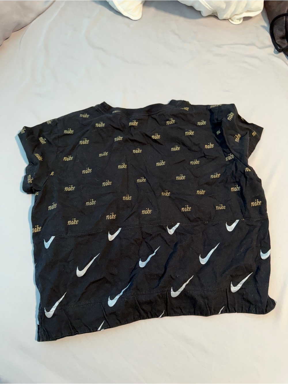 Cropped Nike top